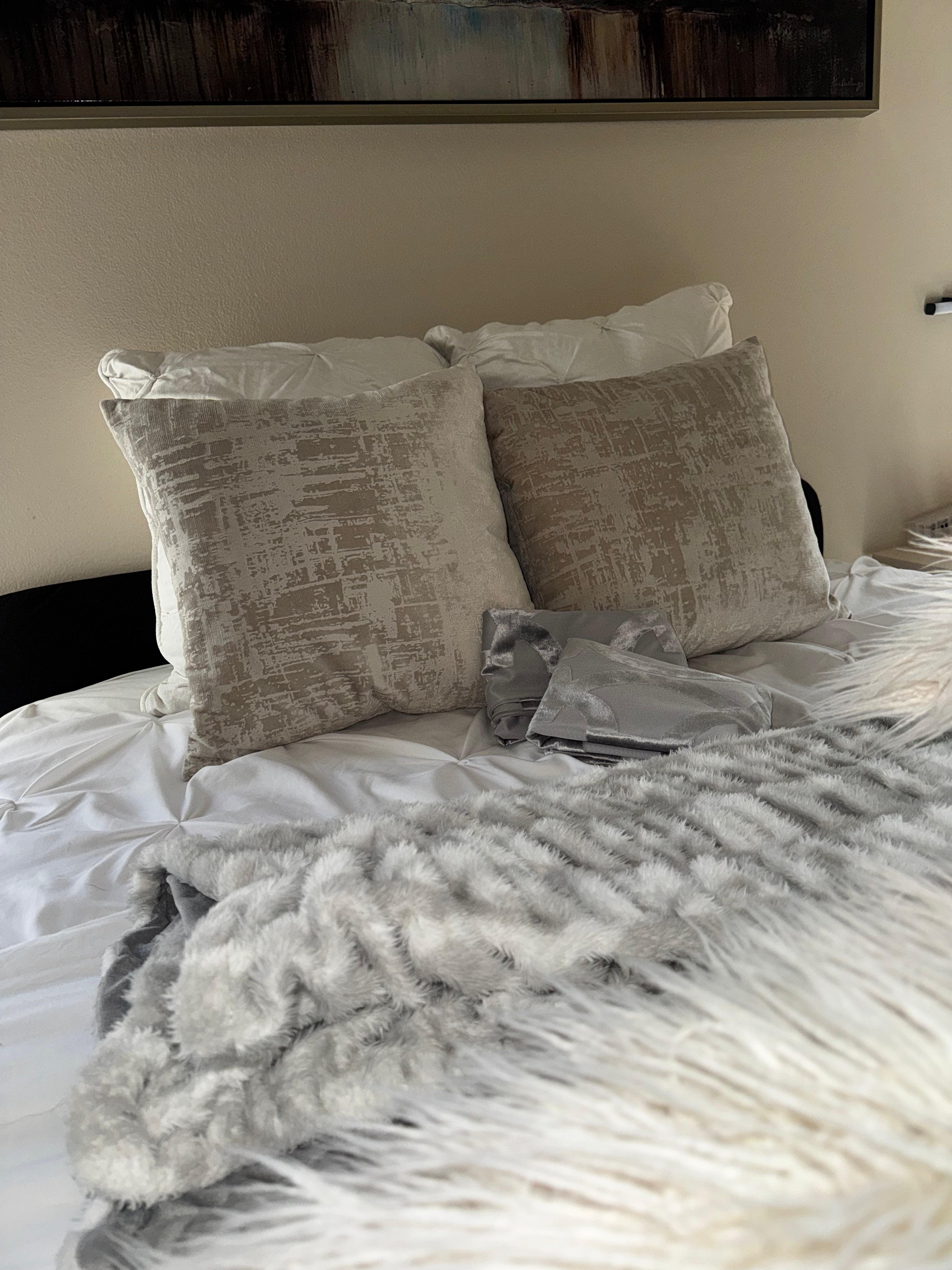 Z- Gallerie Bedding Set