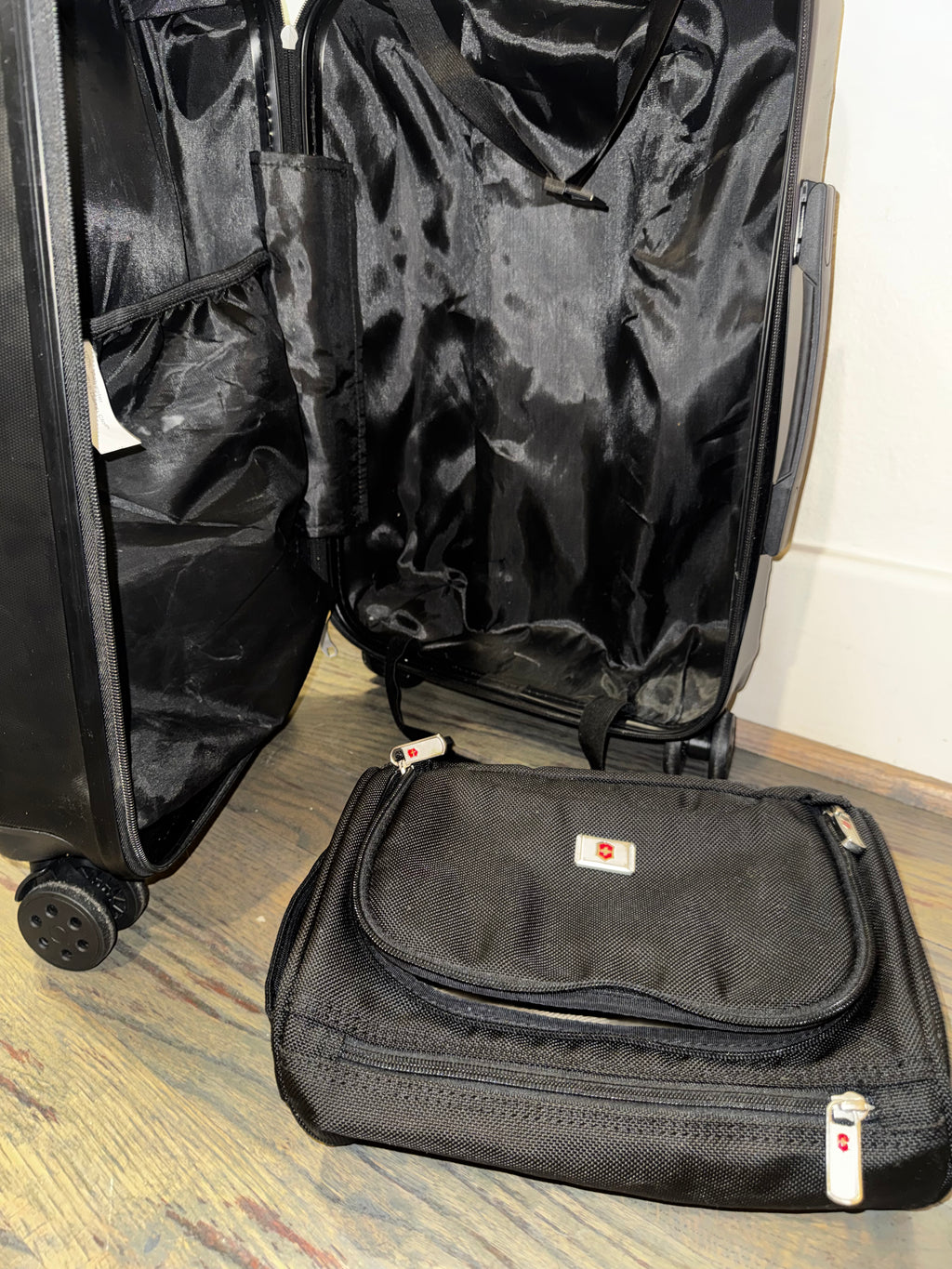 Carry-on Luggage Travel Set